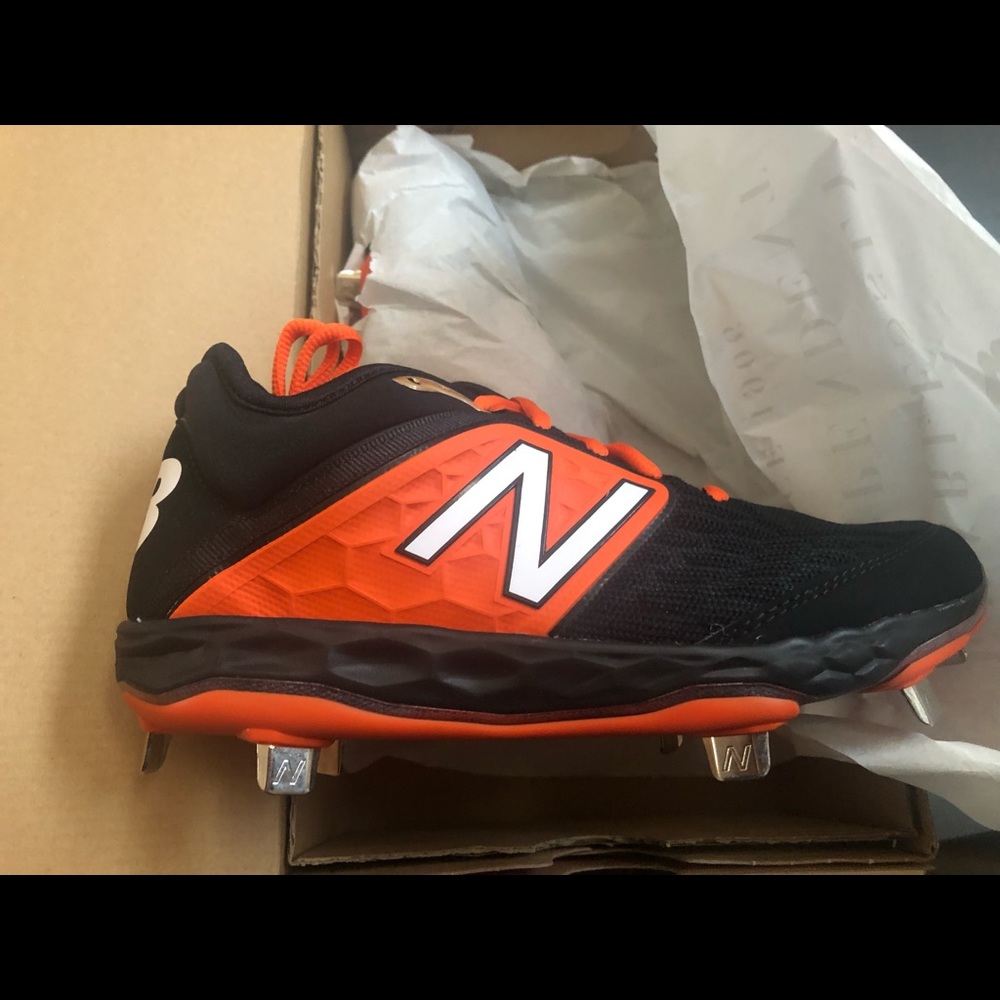 New Balance Women’s Metal Softball Black/Orange Cleats